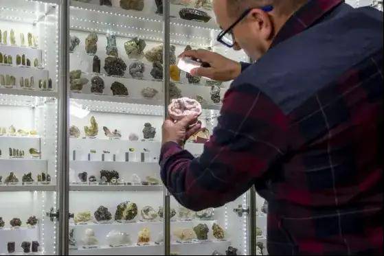 海第一批玄学在全世界薅羊毛？ky开元棋牌靠着情绪价值出(图4)