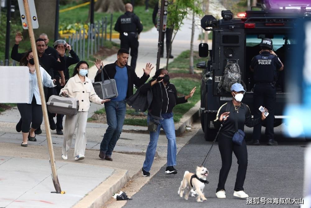 21天13起连环狙杀FBI倾巢出动开元棋牌试玩幽灵枪手血洗华盛顿！(图2)